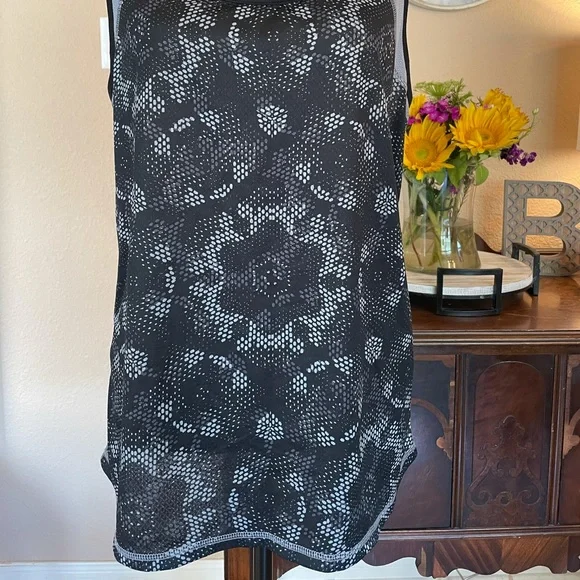 {CHAMPION} Black & Gray Pattern Loose Fit Athletic Top - Picture 8 of 10